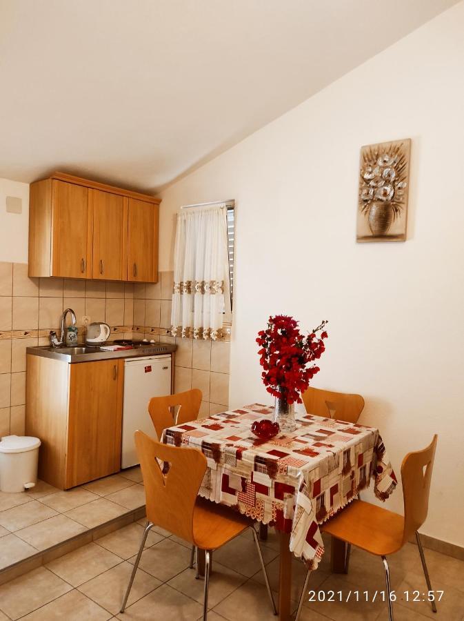 Apartmani Steni Свети-Стефан Экстерьер фото